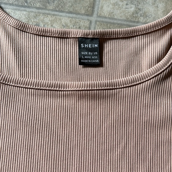 SHEIN Scoop Neck - Picture 8 of 9